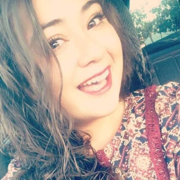 Meet your Posher, Cassandra - Picture 1 of 1